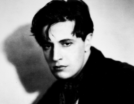 Black and white photo of Ivor Novello.