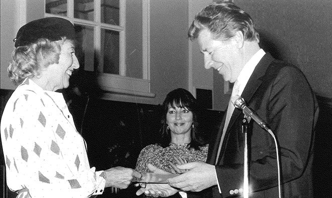 Vera-Lynn-presents-Gold-Badge-Award-to-Max-Bygraves-1983_661px