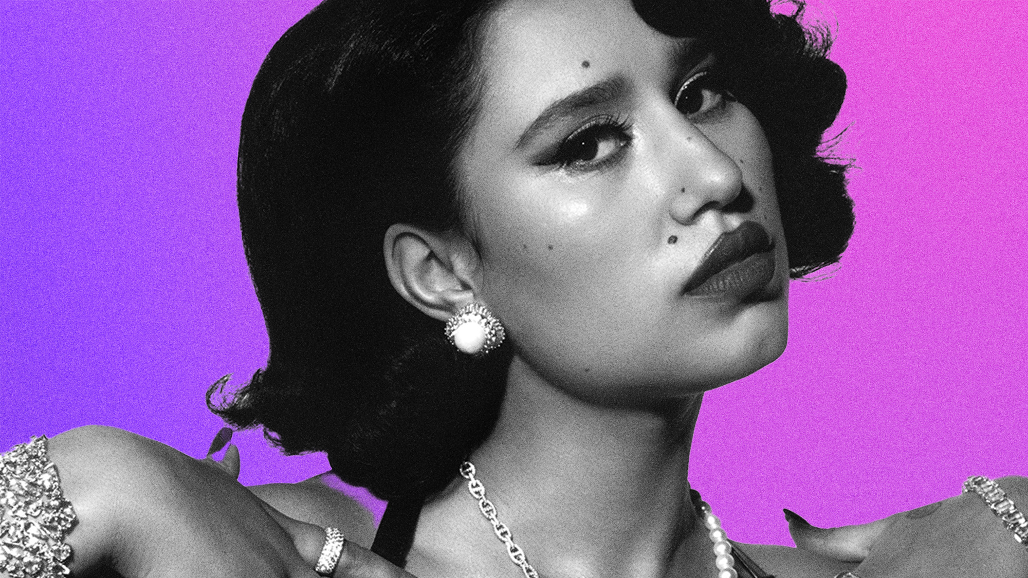 RAYE in front of a purple and pink background