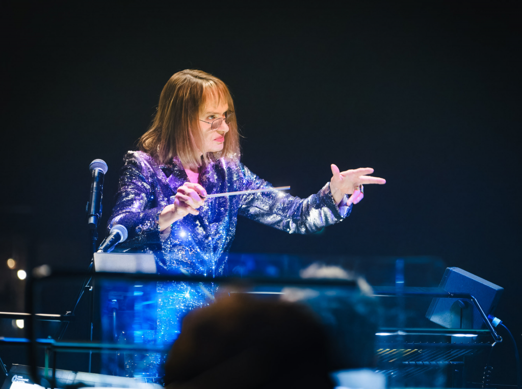 Anne Dudley conducting